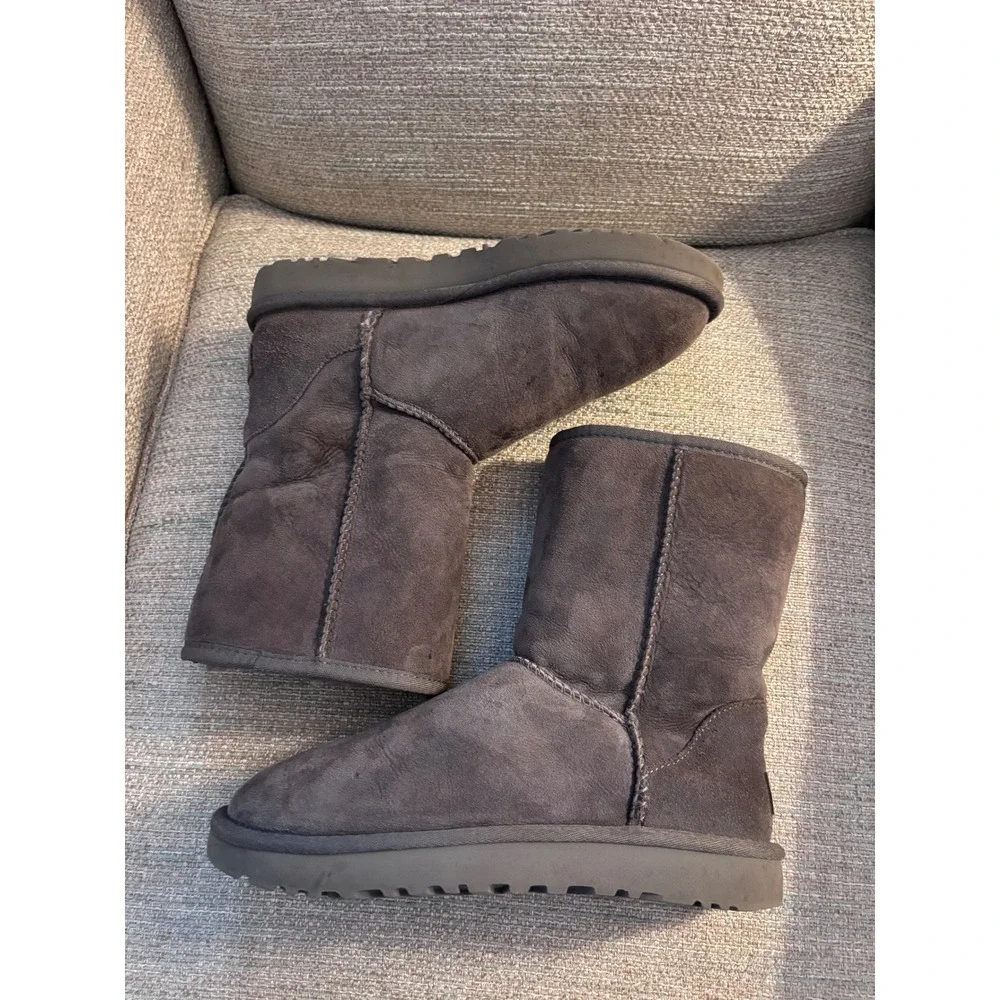 UGG Classic Short II Charcoal Grey Sheepskin Boots Womens Size 7‎ 1016223